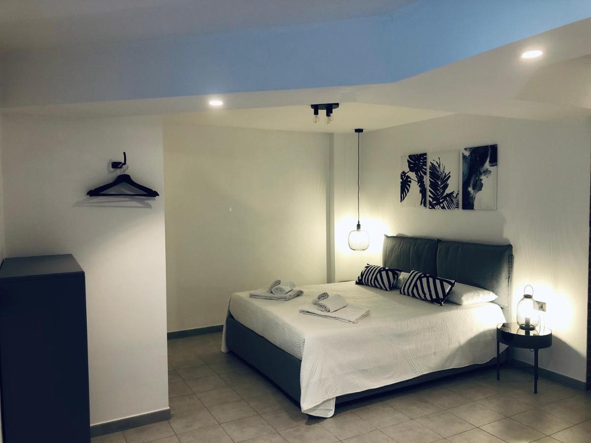 Menouno House Apartment Crispiano Luaran gambar